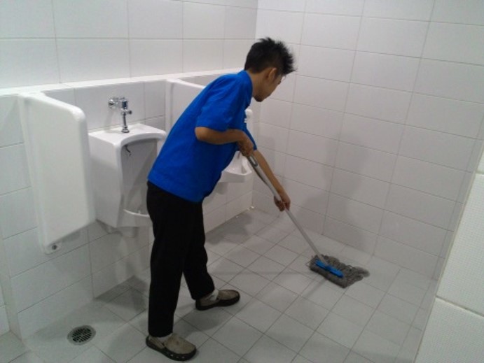 Layanan kebersihan fasilitas perusahaan